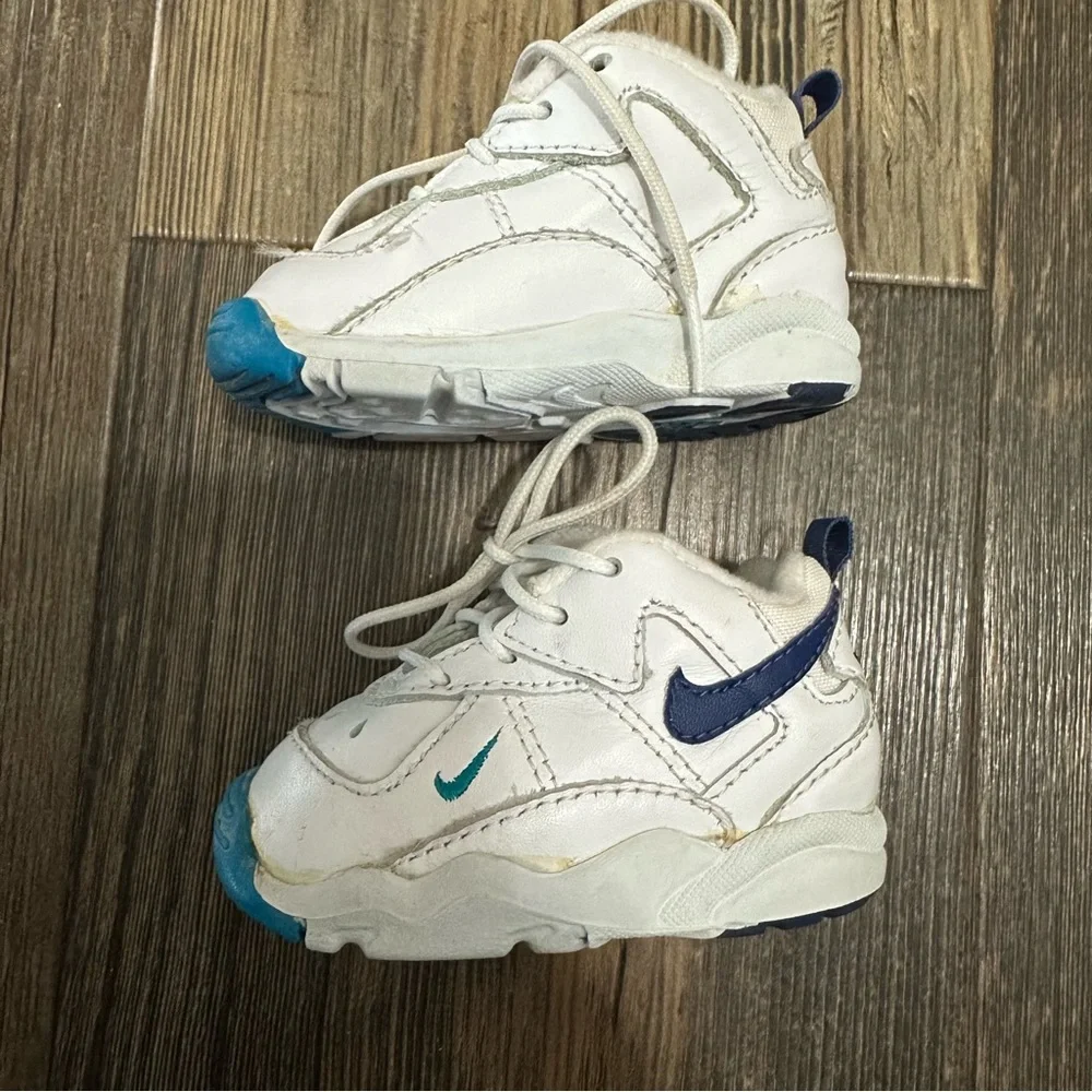 Vintage NIKE baby edge trainer II leather sneaker tennis shoes size 2 boy girl